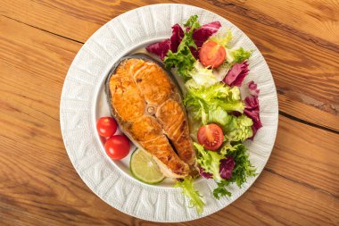 pişmiş biftek somon sebze en iyi manzaralı