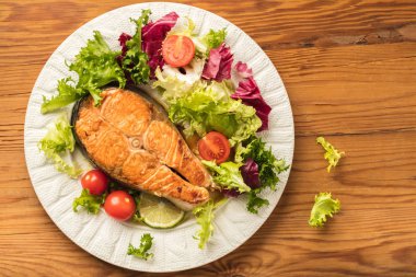 pişmiş biftek somon sebze en iyi manzaralı