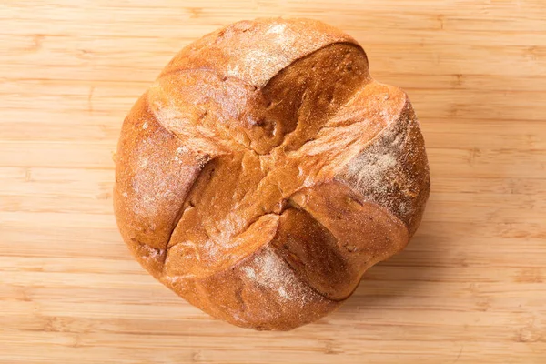 Ronde Brood Close Een Houten Achtergrond Rustieke Stijl — Stockfoto