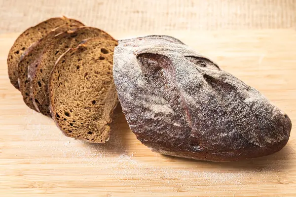 Roggebrood Close Een Houten Achtergrond — Stockfoto