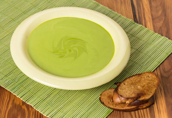 Cream Soup Puree Green Peas Wooden Background — Stock Photo, Image