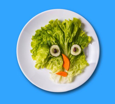 Sanat gıda, komik surat sebze plaka üzerinde yapılan 