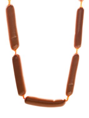 izole beyaz zemin üzerine taze çiğ sosis