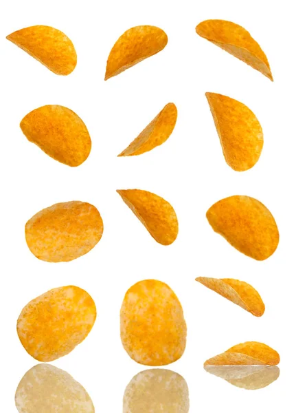 Burgonya Chips Eső Fehér Háttér Visszaverődés — Stock Fotó