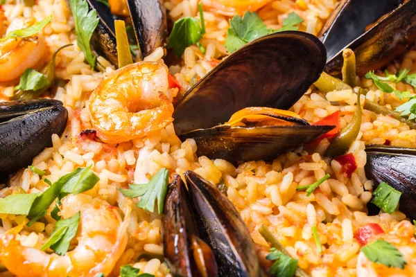 Gıda arka plan, paella deniz ürünleri ve sebze yakın çekim ile