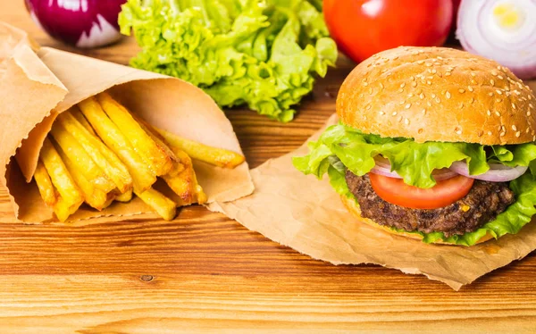 Fast Food Świeże Hamburger Frytki — Zdjęcie stockowe