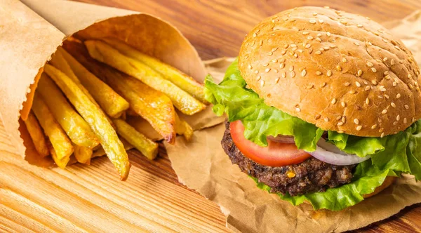 Fast Food Świeże Hamburger Frytki — Zdjęcie stockowe