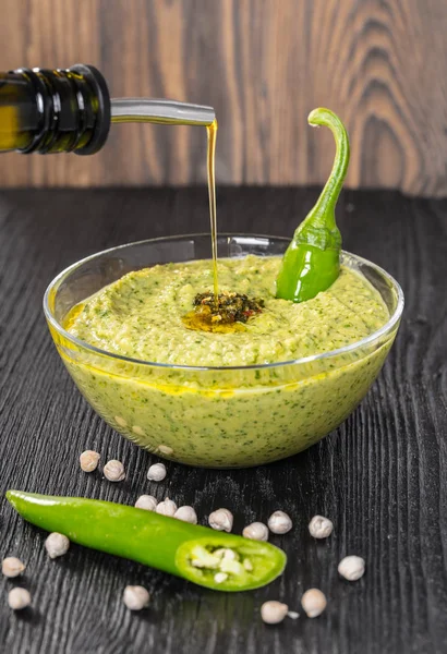 Zeytinyağı humus acı biber ile dökülen