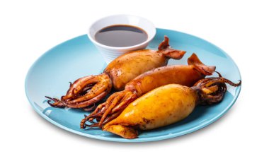 beyaz izole zemin üzerine pişmiş kalamar yakın çekim