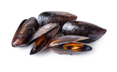 beyaz izole zemin üzerinde pişirilmiş midye yakın çekim