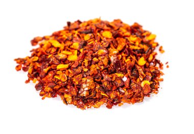 beyaz izole arka planda kuru acı biber