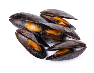 beyaz izole zemin üzerinde pişirilmiş midye yakın çekim