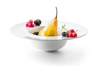 tatlı, çilek ile bal şurubu pişmiş armut