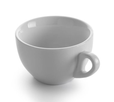 beyaz izole arka plan üzerinde yeni porselen kupa