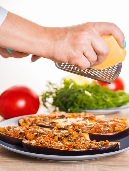 Chef Está Frotando Queso Berenjena Rellena — Foto de Stock