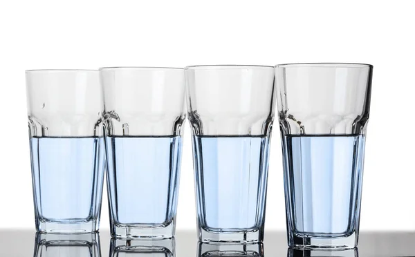 Óculos Com Água Clara Sobre Fundo Branco — Fotografia de Stock