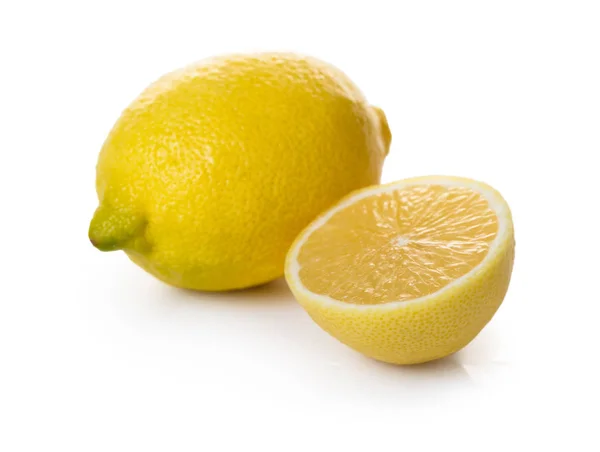 Reife Zitrone Nahaufnahme Auf Weißem Isoliertem Hintergrund — Stockfoto