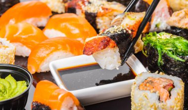 Japon mutfağı, suşi yılan balığı soya sos ile