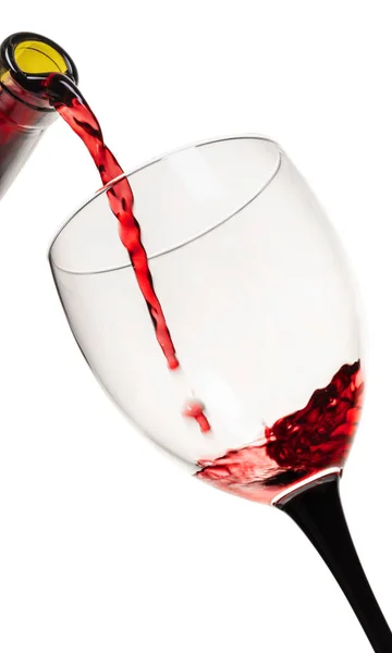 Rotwein Gießen Glas Auf Weißem Hintergrund Isoliert — Stockfoto