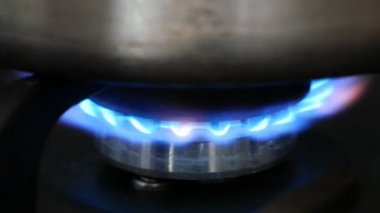 yanan gaz brülör soba portre