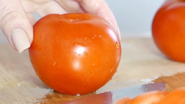 요리사 신선한 토마토를 촬영을 — 비디오