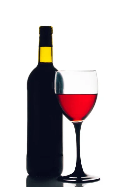 Bouteille et verre de vin rouge gros plan — Photo