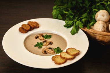 Kremalı mantar çorbası. 