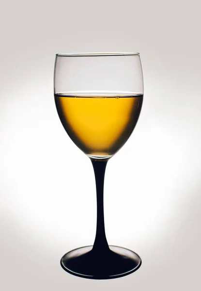 Glas Witte Wijn Close Een Lichte Ondergrond — Stockfoto