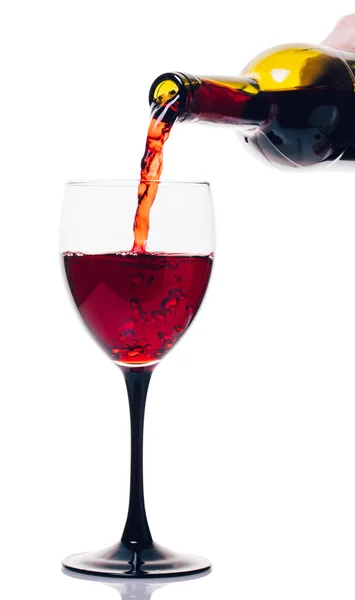 Vin Rouge Versant Verre Sur Fond Blanc Isolé — Photo