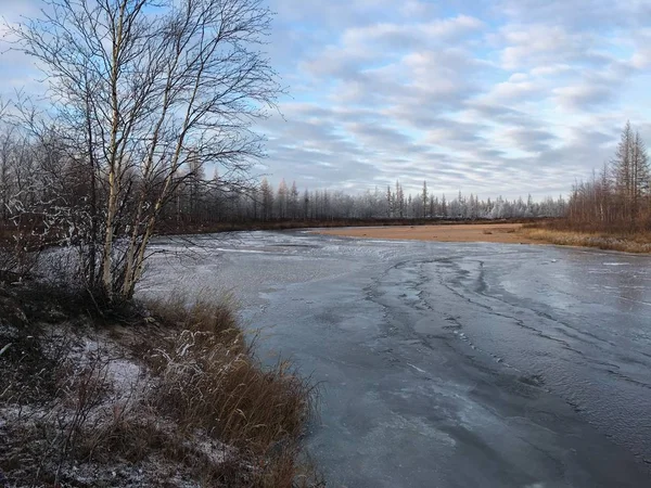 ilk buz Nehri üzerinde.