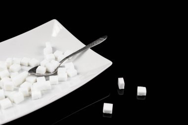 Çok fazla şeker. Küpleri plaka, şeker. Unhealt kavramı