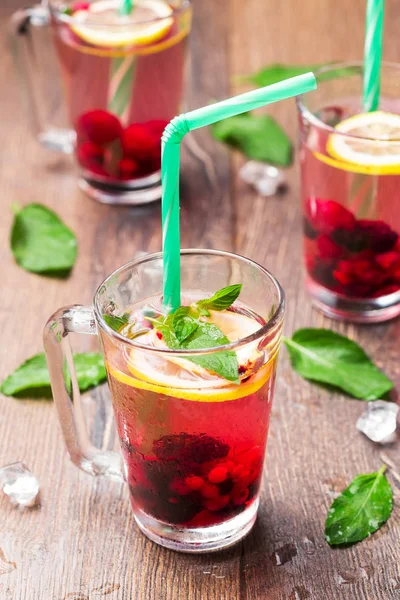 Limonata limon ve nane ile çilek