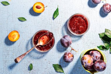 Eski arka plan üzerinde Erik reçeli