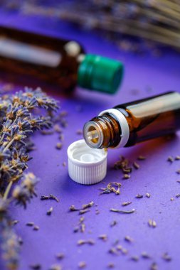 Lavaandula uçucu yağ şişesi