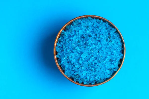 Blue bath salt on blue background — Stock Photo, Image