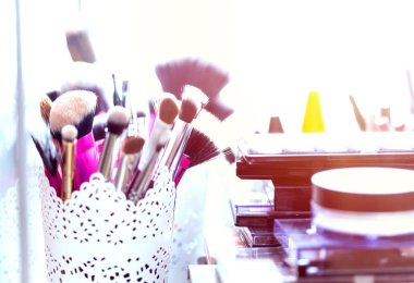 Profesyonel makyaj fırçaları ve araçları
