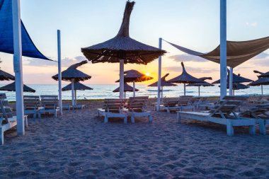 Vama Veche gündoğumu, Romanya, şezlonglar arasında görüldü