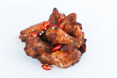 Beyaz arka plan üzerinde izole ızgara tavuk budu kızarmış. menü. fastfood