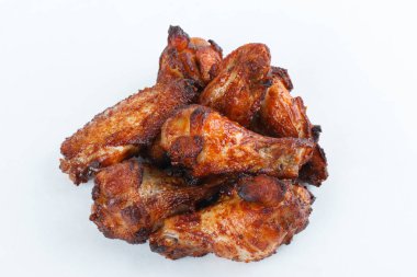 Beyaz arka plan üzerinde izole ızgara tavuk budu kızarmış. menü. fastfood