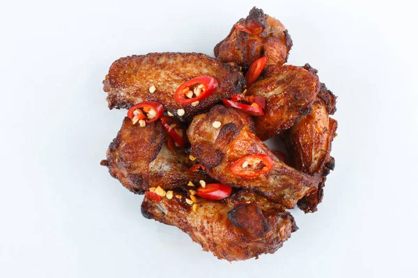 Gebratene Hühnerkeulen isoliert auf weißem Hintergrund. Menü. Fastfood — Stockfoto