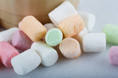 Bir marshmelow bir kafede kahve fincan