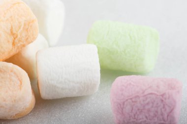 Bir marshmelow bir kafede kahve fincan