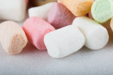 Bir marshmelow bir kafede kahve fincan