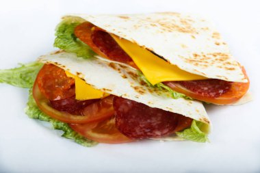 Meksika geleneksel yemeği - quesadillias kapatın. Üstten Görünüm menü fotoğraf