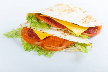 Meksika geleneksel yemeği - quesadillias kapatın. Üstten Görünüm menü fotoğraf
