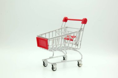 beyaz arka planda süpermarket tramvayı