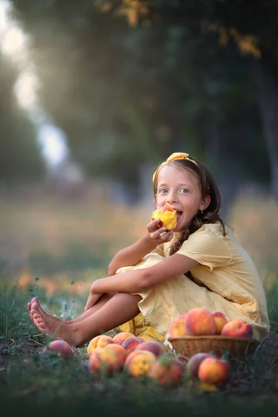 Cute Little Girl Eating Peach Garden — Stock Photo, Image