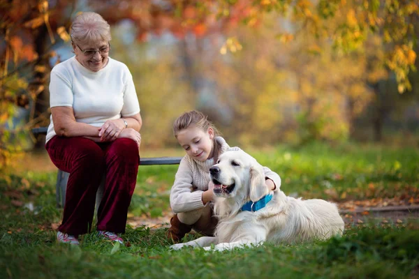 Sonbahar aile resmi — Stok fotoğraf