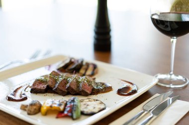 Güzel bir restoranda özel yemek.