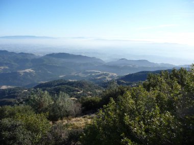 San Francisco Körfez Bölgesi, Kaliforniya 'da bulutlu gökyüzü ile muhteşem doğa manzarası.. 